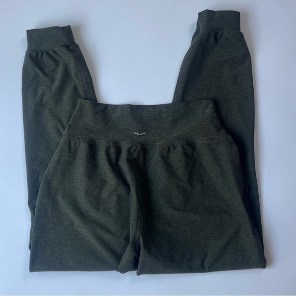 Beyond Yoga Spacedye Midi Jogger With Pockets In Green - Picture 6 of 9